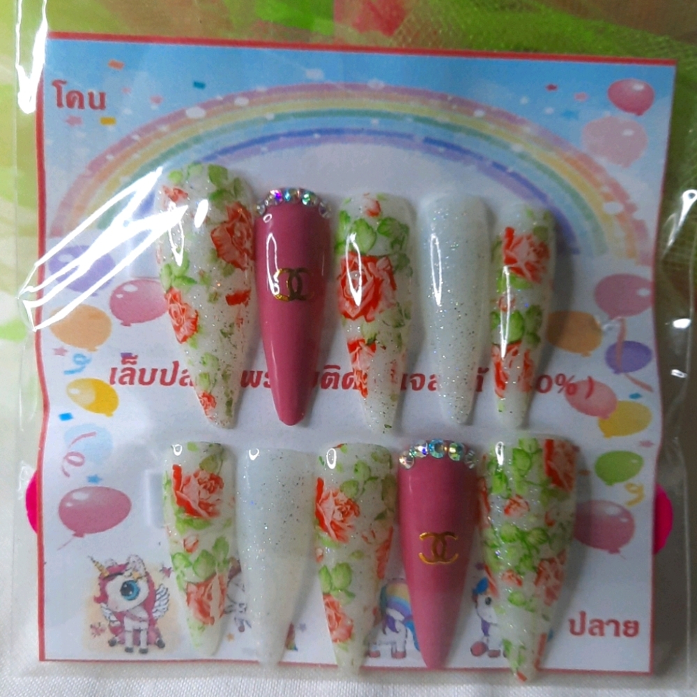 Press on nails